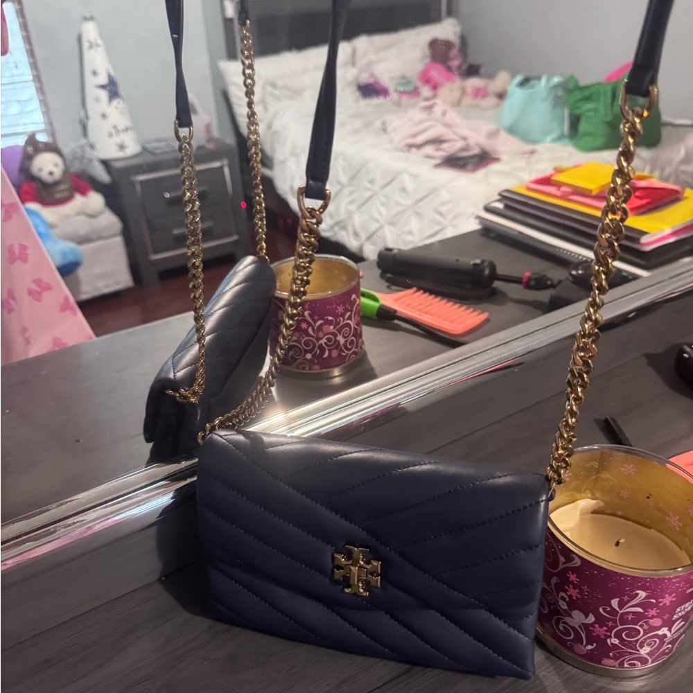 Tory Burch Quilted Navy Leather Crossbody with Gold Logo - Picture 2 of 4